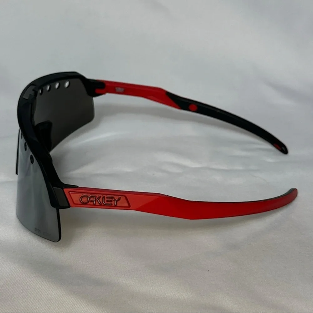 Oakley Sutro Lite Sweep Vented Black/Silver Prizm Lens Red Black Frame